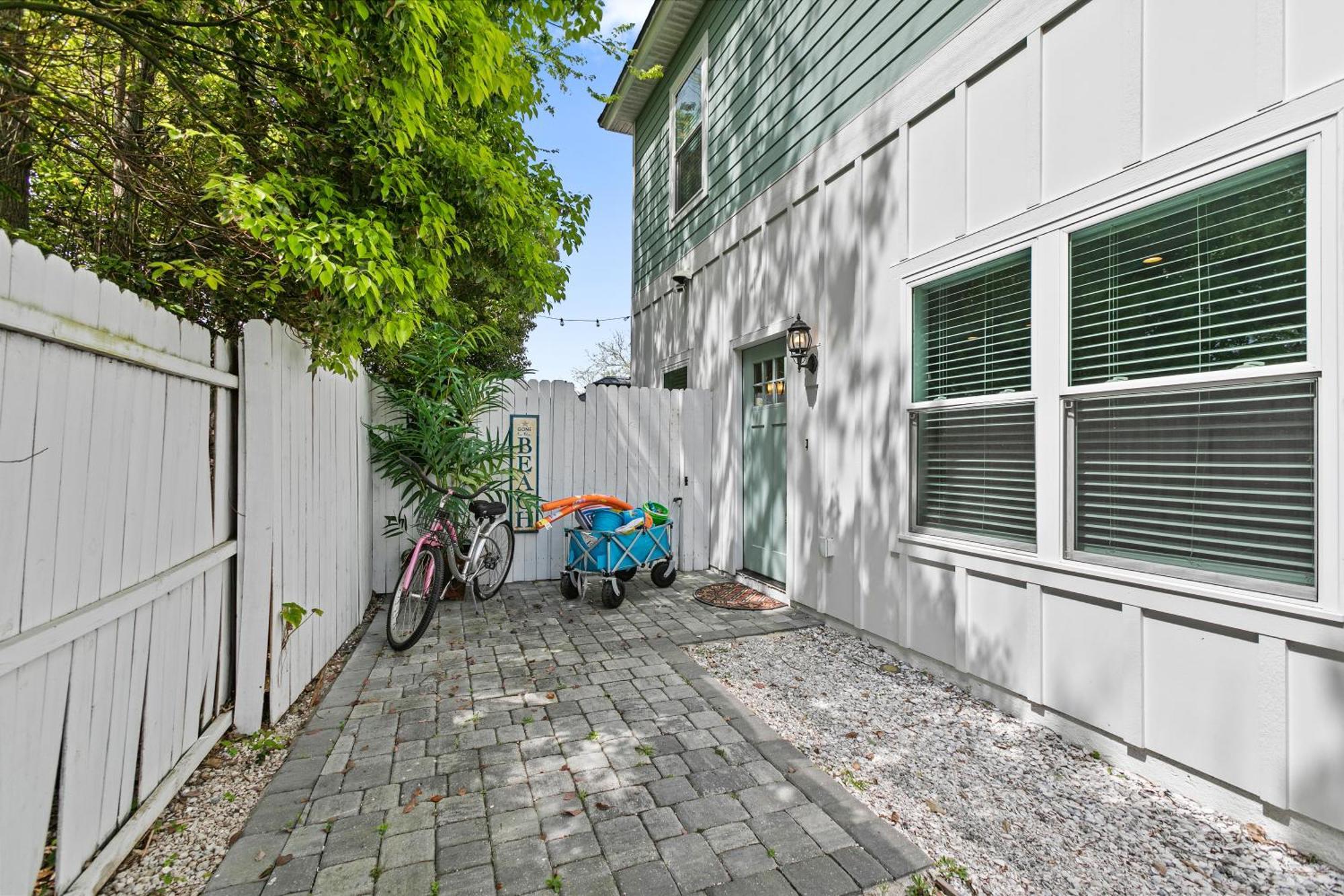 Few Steps To Ocean-4 Beach Cruisers & Free Parking & Private Backyard Jacksonville Beach Bagian luar foto